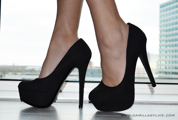 Re-purpose Old Black High Heels – Easy DIYs – careyfashion.com
