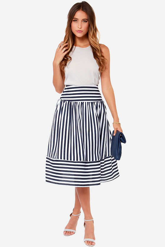 Which Tops to Pair with Striped Skirt – careyfashion.com