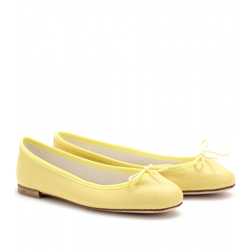 What Goes with Yellow Flats – Outfit Tips – careyfashion.com